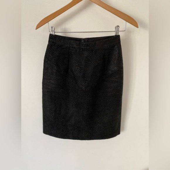 Vintage black leather high waisted snake print skirt - Picture 2 of 12